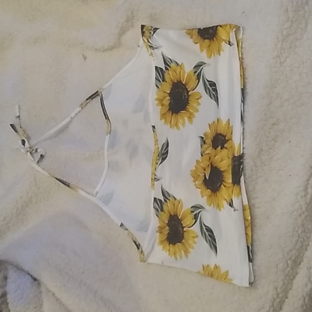 Crop top - Picture 2 of 3